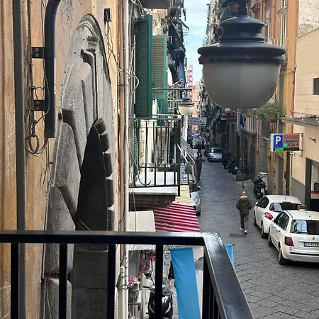 Ai 13 Gradoni Di Chiaia *