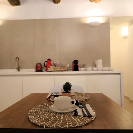 Ai 13 Gradoni Di Chiaia 3*